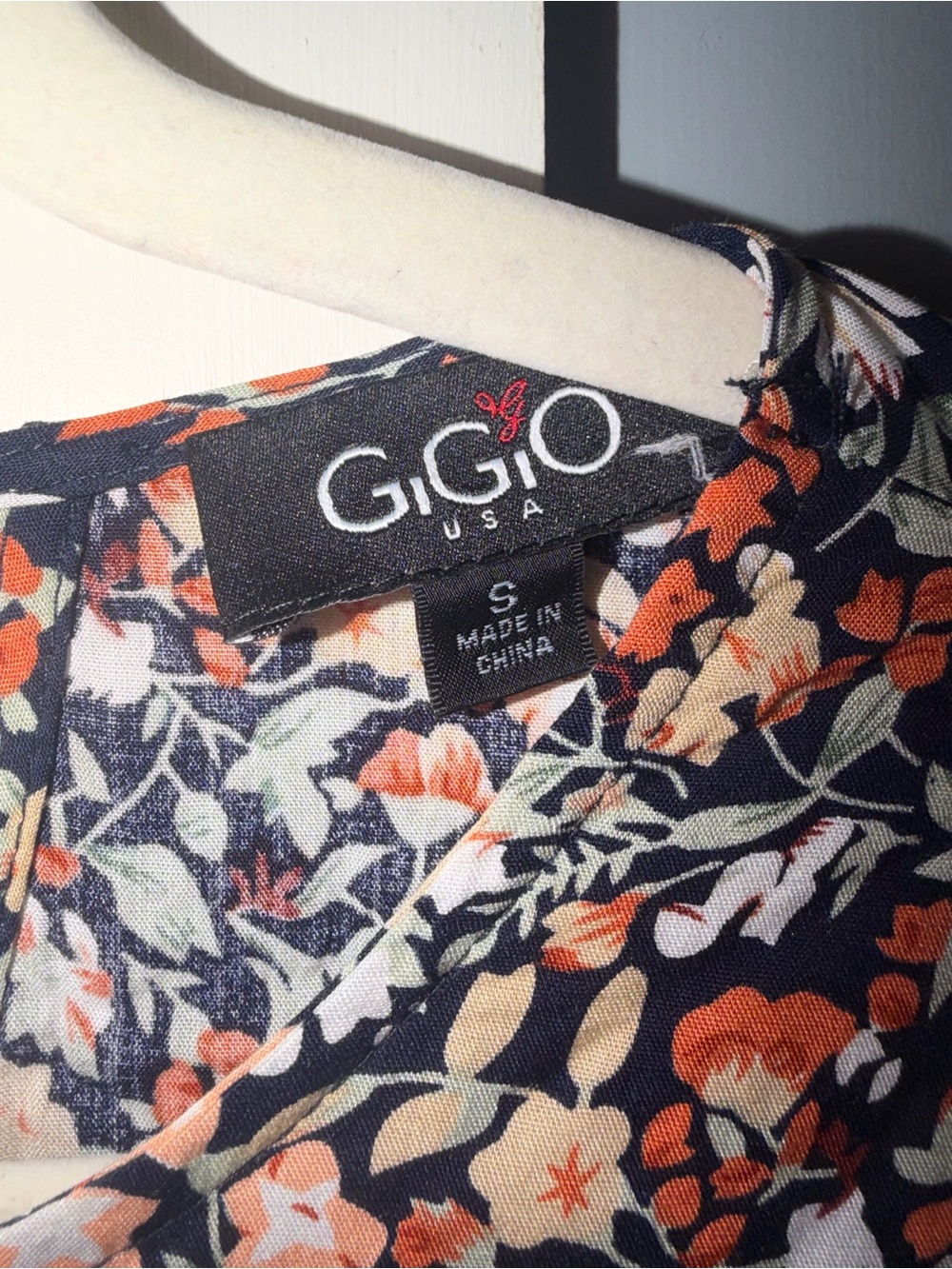 Gigio Blushr Panel Tunic with Sage and Black Floral Accents - Picture 2 of 2